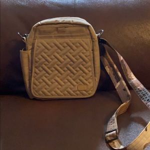 Lug crossbody